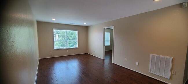 Building Photo - 15514 Baxter Ave
