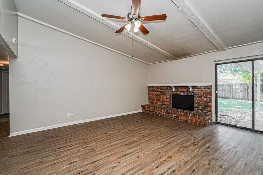 Building Photo - 4141 Yellowleaf Dr