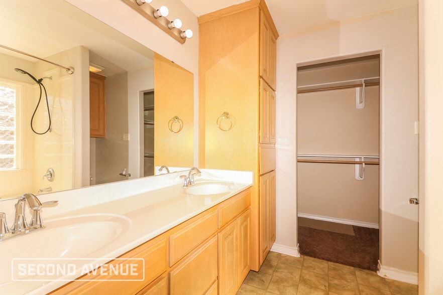 Building Photo - 1968 Westwood Dr