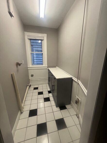 Building Photo - 53 Farragut Rd