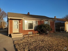 Building Photo - Pristine!! Two bedroom one bath with fini...