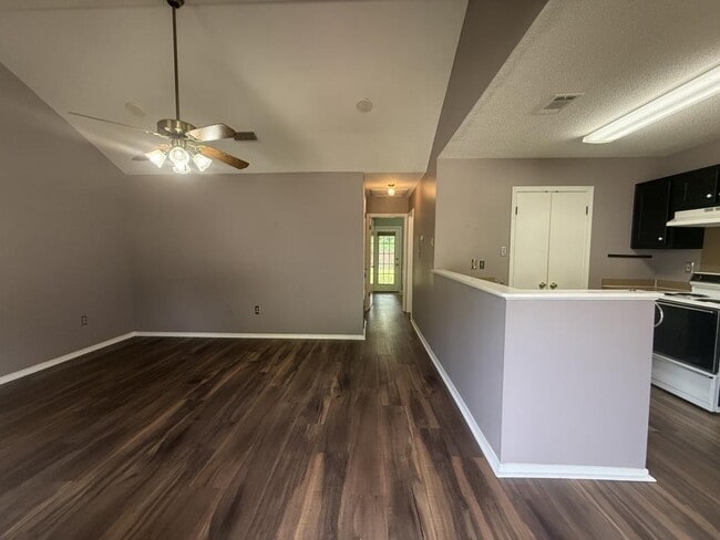 Building Photo - 1745 James Buchanan Dr