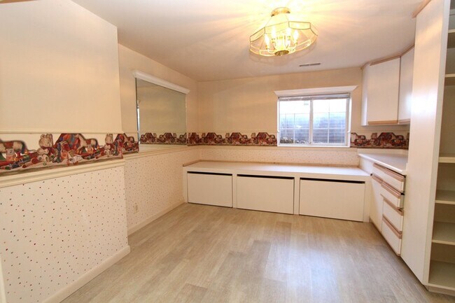 Building Photo - 3333 Deer Hollow Dr
