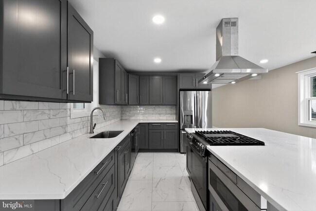 Building Photo - 109 Oak Ave