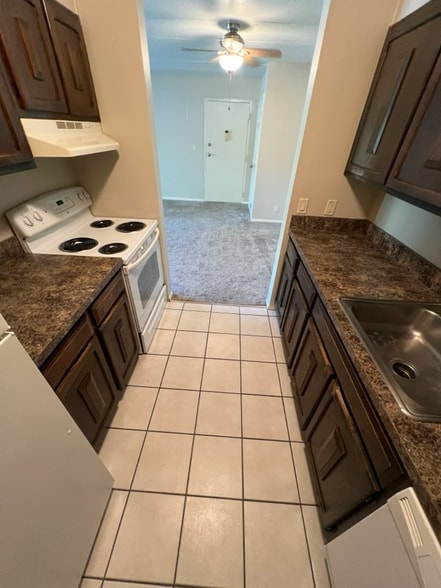 Building Photo - 4401 S 27th St