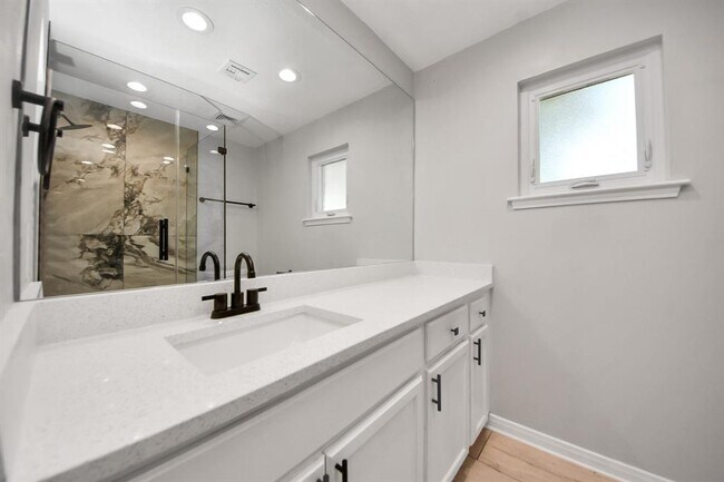 Building Photo - 10602 Raydell Dr