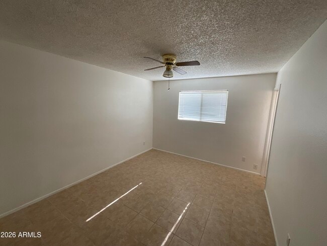 Building Photo - 247 E 7th Dr