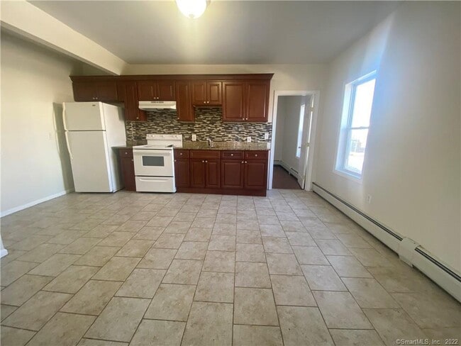 Building Photo - 285 Waterview Ave