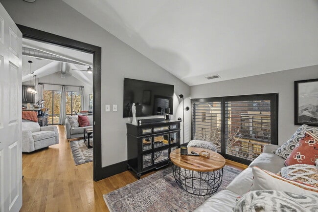 Building Photo - 261 S Limestone