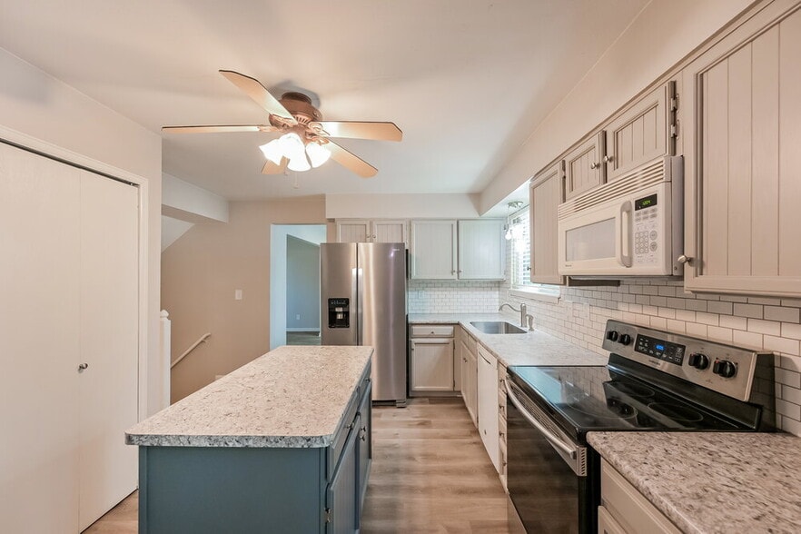 Building Photo - 645 S Joplin St