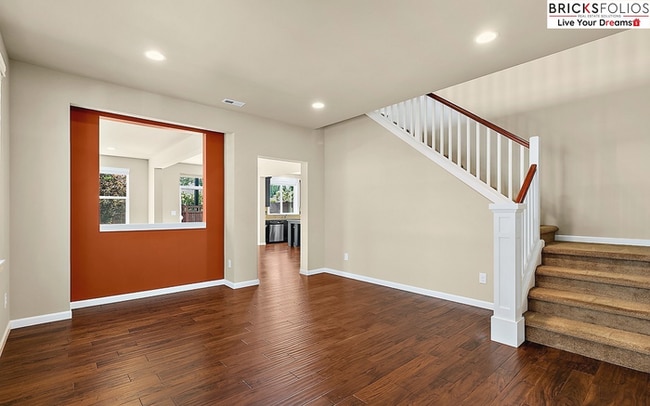 Building Photo - Natural Light-Filled Renton Home with Space to Live & Entertain!
