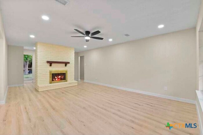 Building Photo - 2326 Aprilmont Dr