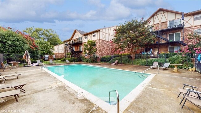 Building Photo - 1177 Church St