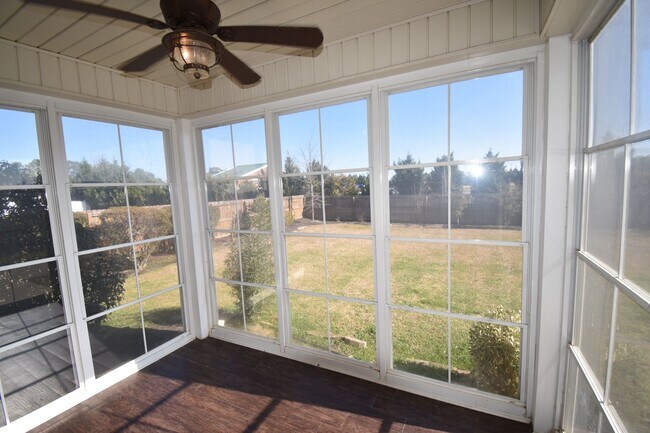 Building Photo - 4 Bedrooms and 2.5 Bath in Patriot Park Vi...