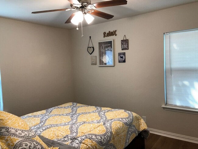 Primary Photo - Move in Ready - 3 bedroom 2 bath 1 car garage