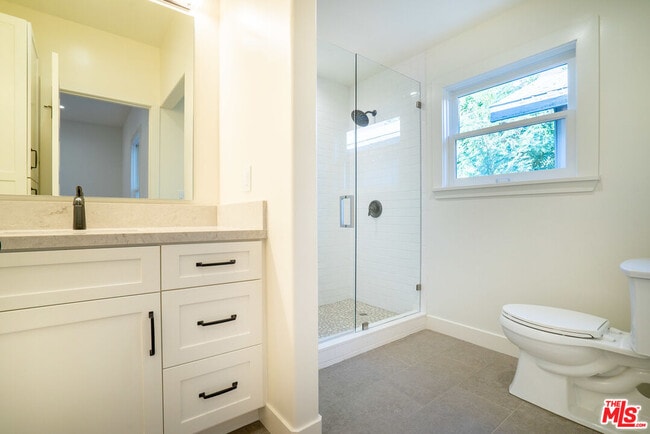 Building Photo - 802 E Kensington Rd