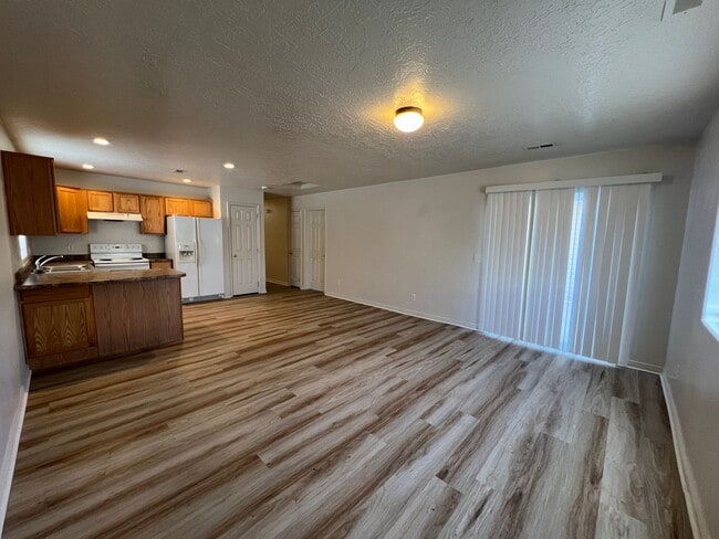 Building Photo - 3 bedroom, 2 bath in Cedar Willows