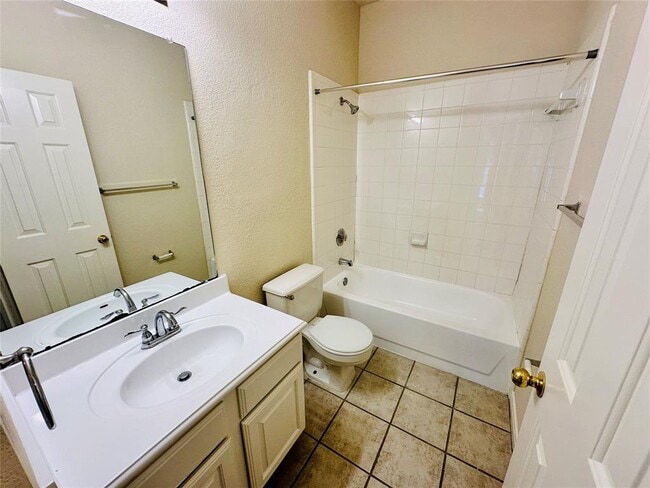 Building Photo - 6514 Clairmont Dr