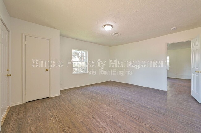 Building Photo - 713 SW 25th St