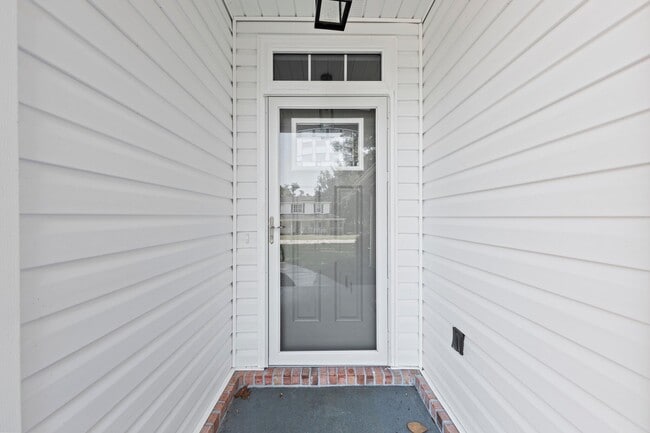 Building Photo - 508 Garden Oaks Cove