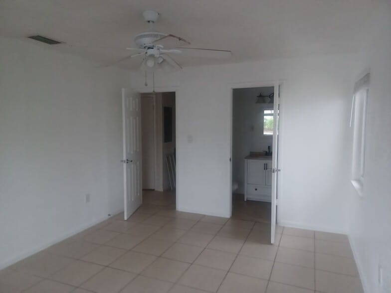 Building Photo - 4808 Lucaya Dr