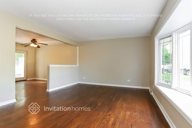 Building Photo - 9922 S 86th Ave