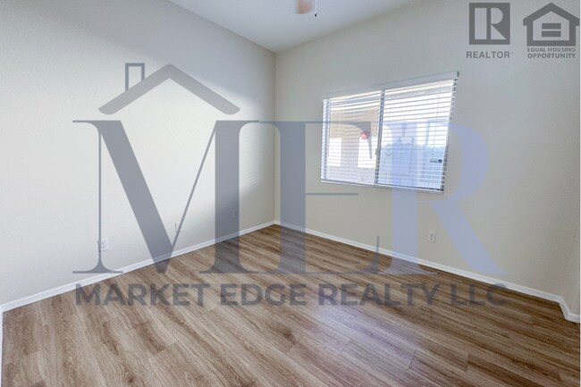 Building Photo - 3Bed/2Bath Home at Cotton Ln/Greenway Rd! $399 MOVE-IN SPECIAL! Ready for Immediate Move-In!