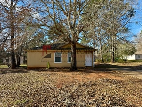 Building Photo - Lease Takeover Opportunity Available!