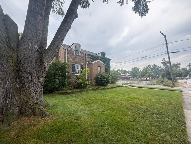 Building Photo - 9510 Campbell Ave