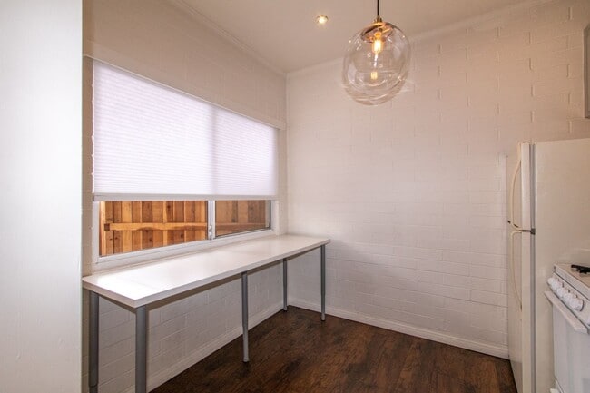 Building Photo - Charming Studio with Mid Century Touches in Ocean Beach/Point Loma !