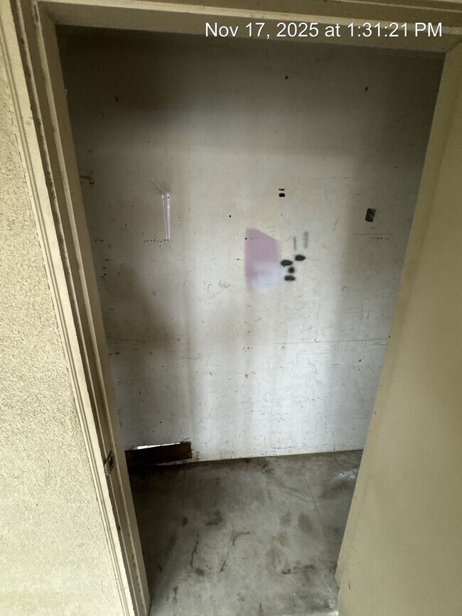 Building Photo - 2968