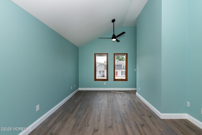 Building Photo - 813 Cable Dr