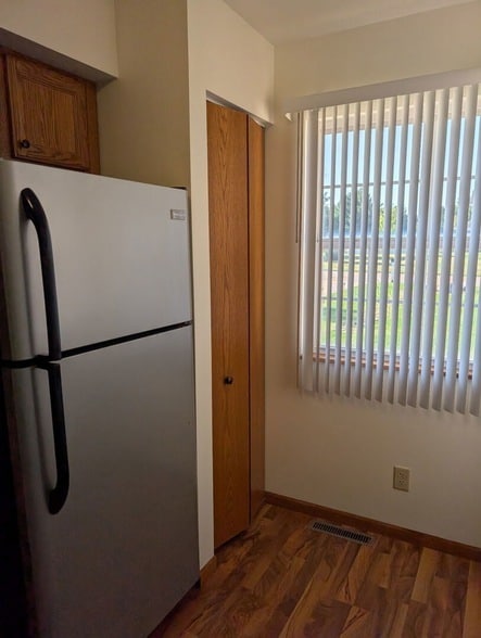Building Photo - 709 Burgess Dr