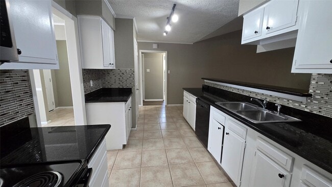 Building Photo - 6125 Brookdale Dr