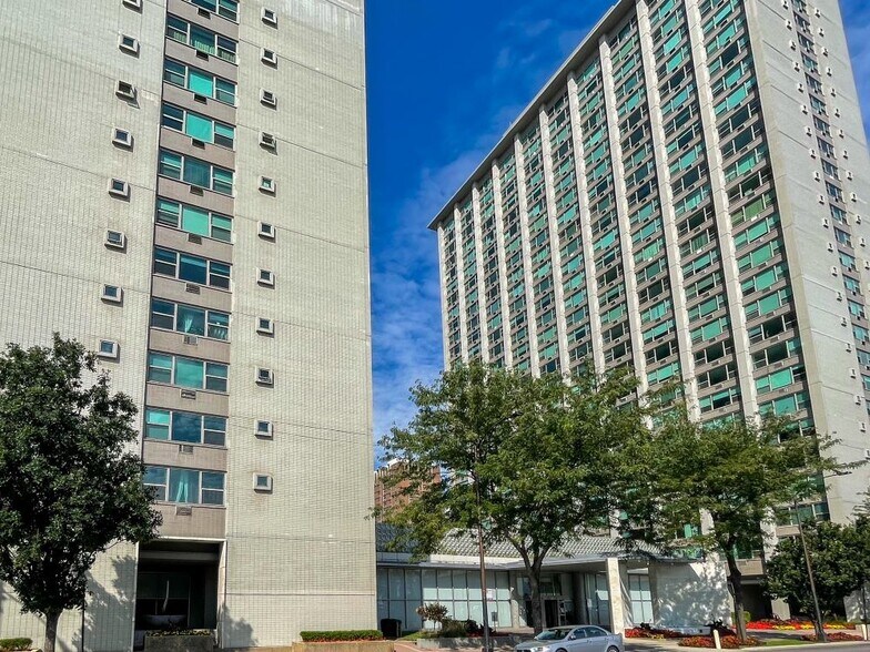Building Photo - 3600 N Lake Shore Dr