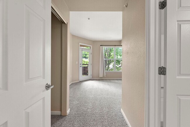 Building Photo - Spacious Top-Floor Condo in Las Casas at Broadmoor Bluffs | 2 Bed / 2 Bath + Garage, Very close t...