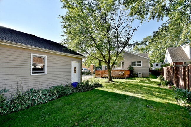 Building Photo - 171 Hale St