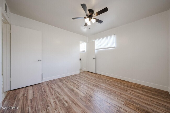 Building Photo - 2340 W Osborn Rd