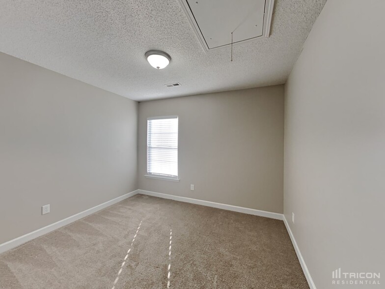 Building Photo - 409 Glencroft Dr