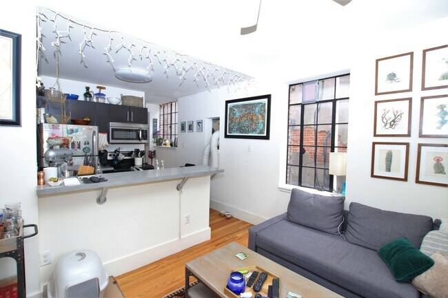 Building Photo - 2831 W Girard Ave