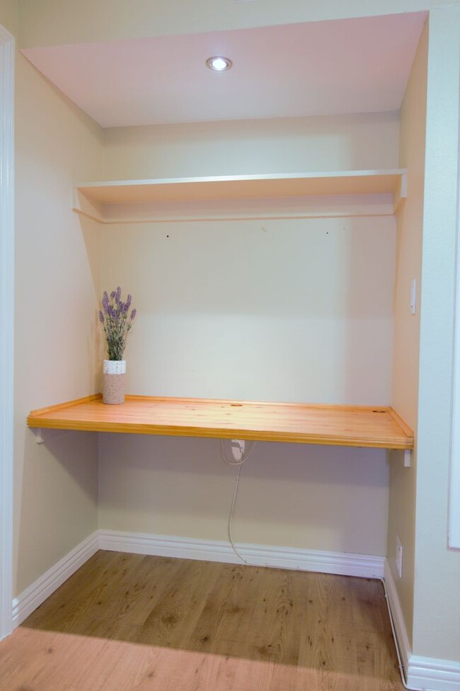 Building Photo - 1 Bedroom Condo For Lease in Fullerton