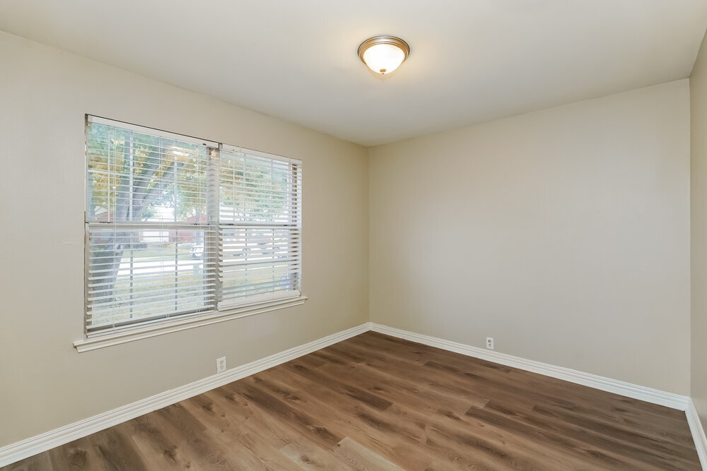 Building Photo - 1001 Springcreek Dr