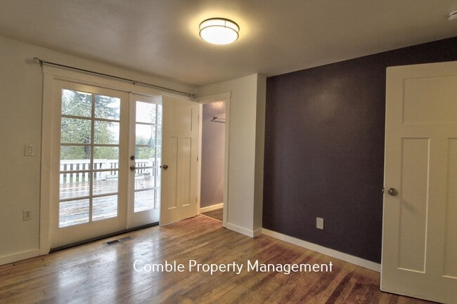 Building Photo - 16605 NE 87th St