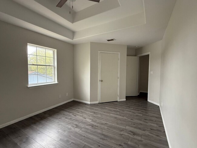 Building Photo - 421 Richmond Dr