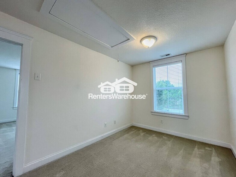 Building Photo - 3711 E Ocean View Ave