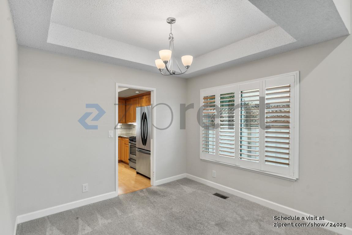 Building Photo - 5047 Pearl Ave