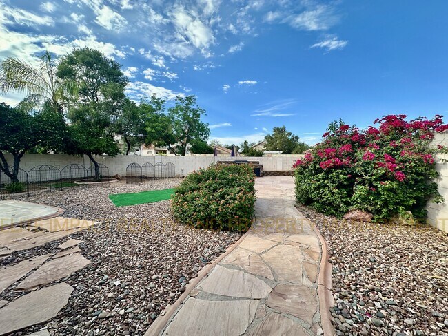 Building Photo - 8999 E Marci Lynne Way