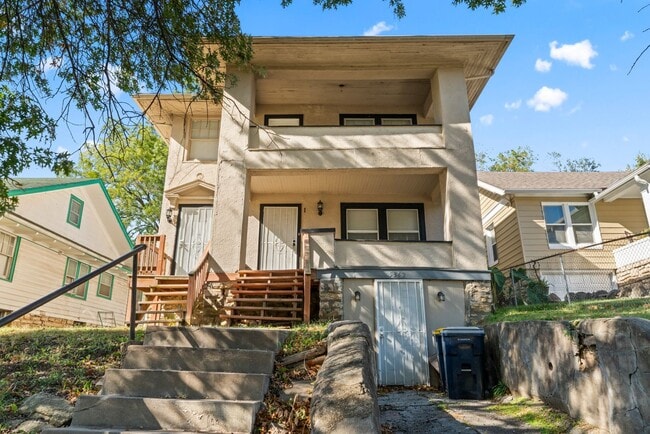 Building Photo - Affordable 2-Bed Home in Kansas City — Har...
