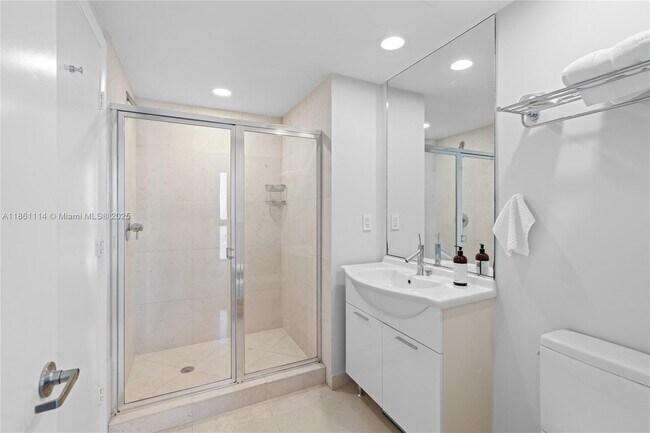 Building Photo - 465 Brickell Ave