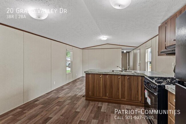 Building Photo - 20 Grand Valley Dr